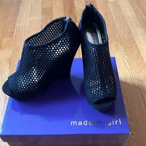 NWOT Steve Madden Girl black mesh platform wedge booties.